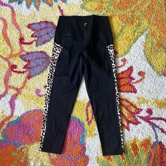 EUC WOMENS 6-8 ZYIA ACTIVE CROP CAPRI LEGGINGS - Picture 6 of 7